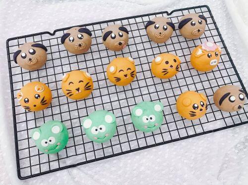 Mỗi ngày bán 2.000 chiếc bánh trung thu hoạt hình, 9x ung dung "hốt bạc” giữa mùa Covid