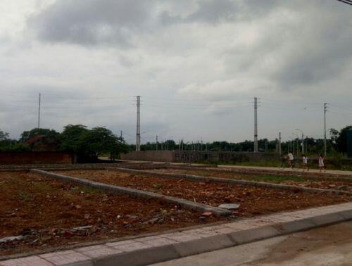 Tưởng mua được đất giá rẻ, vợ chồng 8X mất thêm cả trăm triệu với "cò”