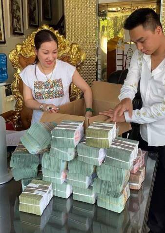 Chân dung 4 đại gia Việt thích khoe "núi" tiền vàng, ăn chơi khét tiếng rồi "xộ khám"