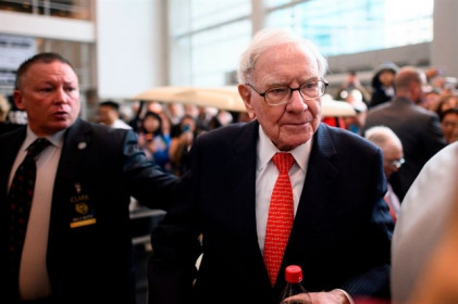 Huyền thoại đầu tư Warren Buffett và câu chuyện cắt tóc 300,000 USD