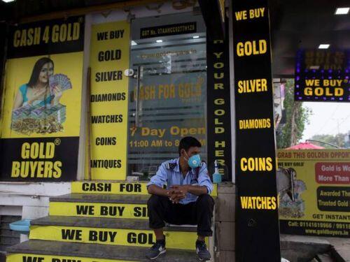 Túng quẫn vì đại dịch, dân Ấn Độ đem cả vàng gia truyền đi cầm cố