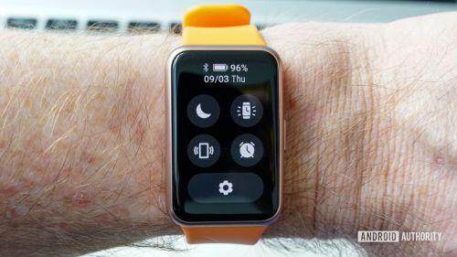 Huawei ra mắt đồng hồ giống Apple Watch tại IFA 2020