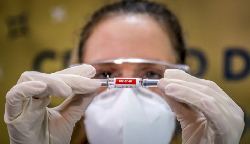 Brazil tiêm chủng đại trà vắc xin Trung Quốc vào cuối năm nay