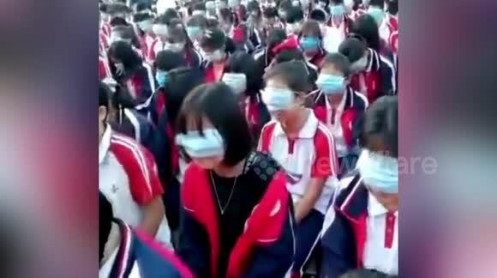 Trung Quốc: Che mắt học sinh bằng khẩu trang để dạy môn đạo đức