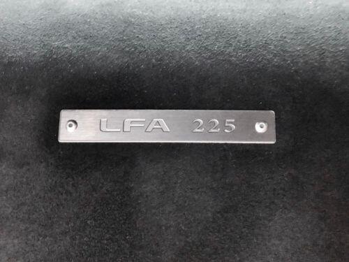 Cận cảnh chiếc Lexus LFA màu nâu "độc nhất vô nhị"