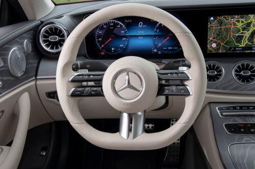 Mercedes E-Class 2021 chốt giá từ 54.250 USD