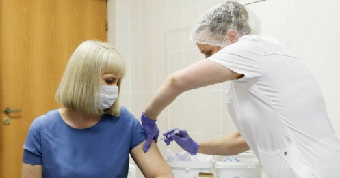 14% tình nguyên viên Nga tiêm vắc-xin ngừa Covid-19 có biểu hiện sốt, mệt mỏi và đau cơ