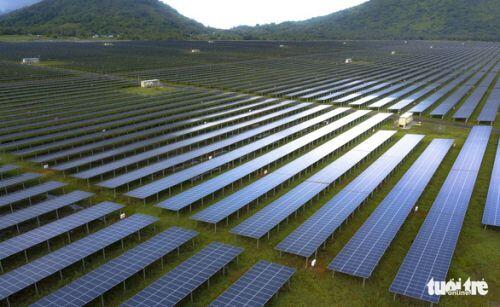 Khởi động nhà máy điện năng lượng mặt trời giai đoạn II hơn 3.000 tỉ đồng