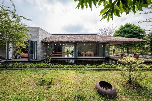 Chán biệt thự mặt phố, đại gia Việt "rủ nhau” về quê làm nhà tranh mái ngói tiền tỷ