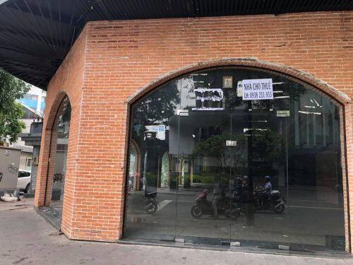 Bất động sản TP Hồ Chí Minh: "Hàng ngộp” rao bán nhiều vô kể