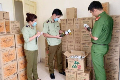 Phát hiện kho hàng lậu trong ký túc xá sinh viên ở Hà Nội