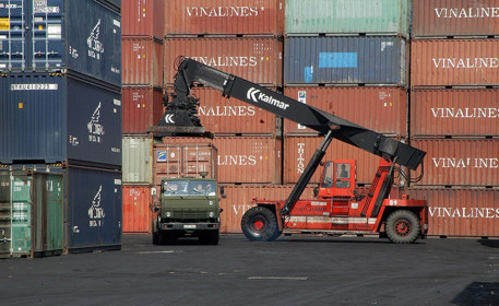 Giải quyết gần 700 container khỏi cảng Cát Lái