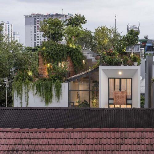 Ngôi nhà Sài Gòn có công viên trên mái