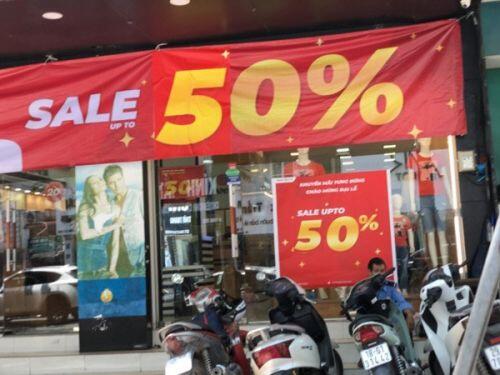 Bẫy lừa mua quần áo thu đông, chị em "sập hố" năm này qua năm khác chưa tỉnh ngộ