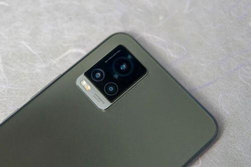 Vivo ra mắt smartphone 5G, 2 camera selfie, giá hơn 11 triệu