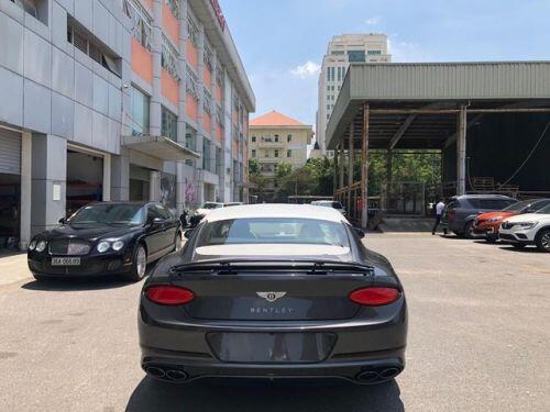Nhà giàu Việt đổ xô mua "siêu xe", xế xịn bất chấp đại dịch Covid-19