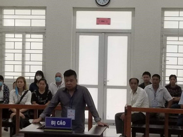 Nhận hơn 600 triệu “chạy” việc vào Hải quan sân bay Nội Bài, 7x lĩnh án 8 năm tù