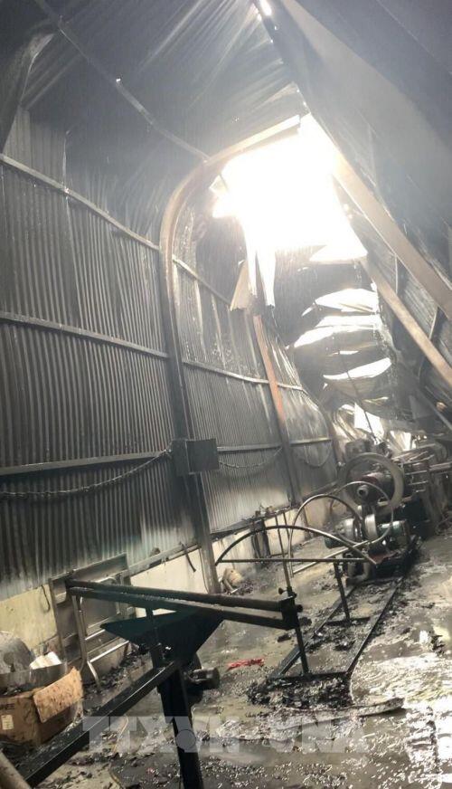 Cháy lớn tại xưởng sản xuất cơ khí nhựa xốp, thiệt hại gần 3 tỷ đồng