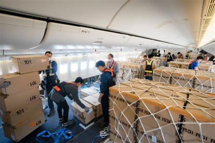 Các hãng hàng không đua nhau tháo ghế để chở hàng