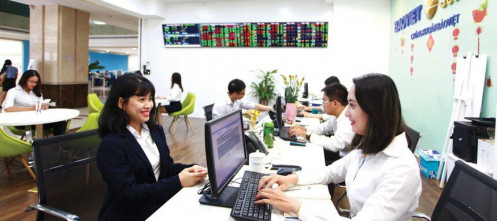 Giao dịch chứng khoán: Tiền đầu cơ phớt lờ yếu tố cơ bản