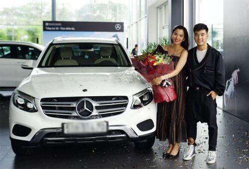 Bóc giá xế hộp Mercedes-Benz GLC 250 Ưng Hoàng Phúc mua tặng vợ