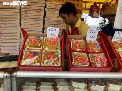 Ngày cuối, nhiều tiệm bánh trung thu ở TP.HCM giảm giá sốc... nhưng vẫn ế