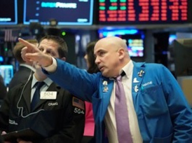 Dow Jones giảm hơn 400 điểm đầu phiên 2/10