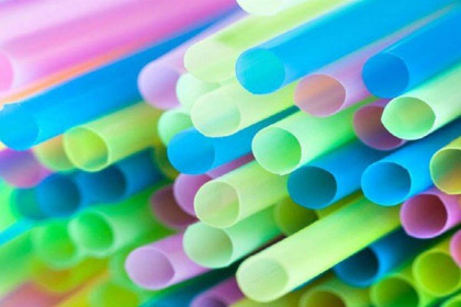 Canada cấm một số sản phẩm nhựa dùng một lần vào năm 2021