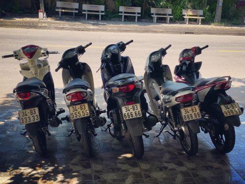 "Ăn chơi" nhất Việt Nam: Gom mua cả dàn xe máy mang biển ngũ quý từ 1 - 9
