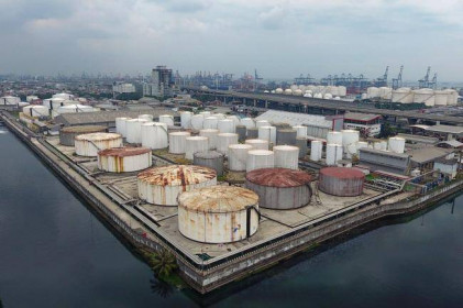 Giá dầu Brent nhảy vọt hơn 9%, có tuần leo dốc mạnh nhất từ tháng 6