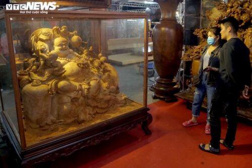 Choáng ngợp nội thất bằng gỗ khổng lồ, giá siêu đắt ở hội chợ Hà Nội