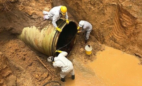 Vỡ đường ống nước sông Đà, người dân Thủ đô thấp thỏm chờ nước