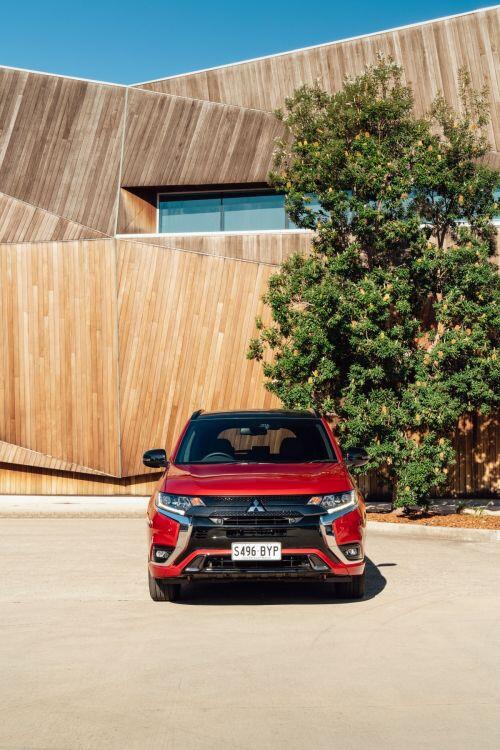 Mitsubishi ra mắt phiên nâng cấp cho Outlander PHEV 2021 tại Úc