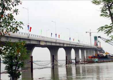 Hợp long cầu Cửa Hội nối 2 tỉnh Nghệ An, Hà Tĩnh