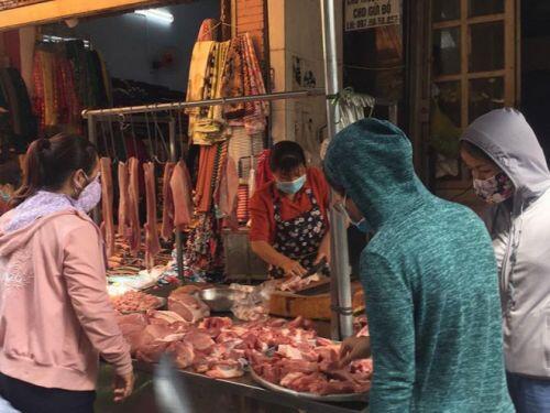 Giá heo hơi lao dốc, thấp nhất 1 năm qua