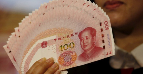Vì sao Trung Quốc bất ngờ phát tiền cho 50.000 người dân tiêu dùng?