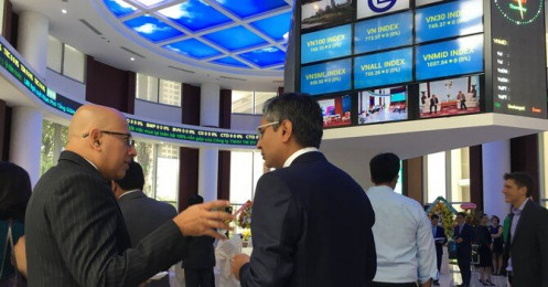 Nhộn nhịp và bất ngờ cổ phiếu ngân hàng