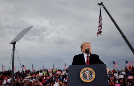 Ông Trump hòa giọng kêu gọi 'nhốt ông Biden' trong sự kiện tranh cử