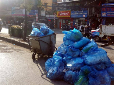 Thu phí rác thải theo khối lượng ở Việt Nam: Muộn còn hơn không
