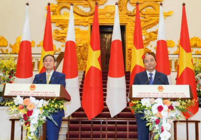 Thủ tướng Suga: Việt Nam thích hợp nhất để gửi thông điệp ra thế giới