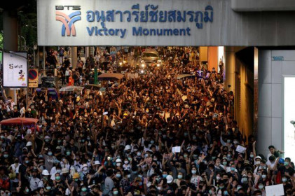 Người biểu tình Thái Lan đòi Thủ tướng từ chức trong 3 ngày tới