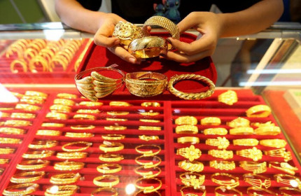Giá vàng thế giới hôm nay (22/10): Tiếp đà tăng do đồng USD 'thủng đáy' 6 tuần