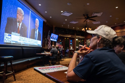 Ông Biden nói Tổng thống Trump phải chịu trách nhiệm về 223.000 người chết vì Covid-19