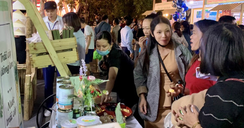 Gần 100 gian hàng 'Made in Vietnam' thu hút người dân Hà Thành
