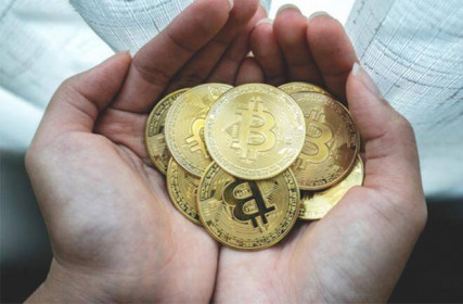 Giá Bitcoin hôm nay 30/10: Bitcoin đi ngang, thị trường rực lửa