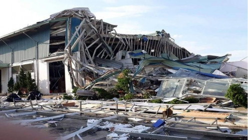 Sập mái nhà xưởng của công ty thép Hòa Phát Dung Quất, 3 người tử vong