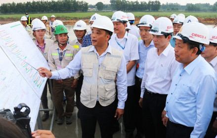 Hoàn thành cải tạo đường băng sân bay Nội Bài, Tân Sơn Nhất trước Tết Nguyên đán