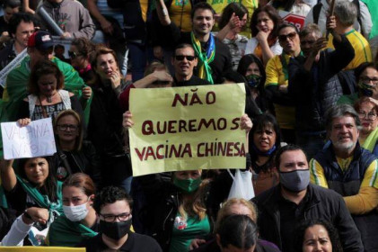 Người Brazil biểu tình, phản đối tiêm vaccine COVID-19 của Trung Quốc