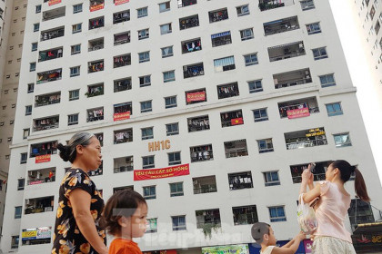 Yêu cầu làm ‘sổ đỏ’ cho khu chung cư vạn dân ở Hà Nội