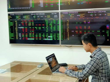 Theo đà thế giới, chứng khoán Việt Nam đảo chiều tăng điểm